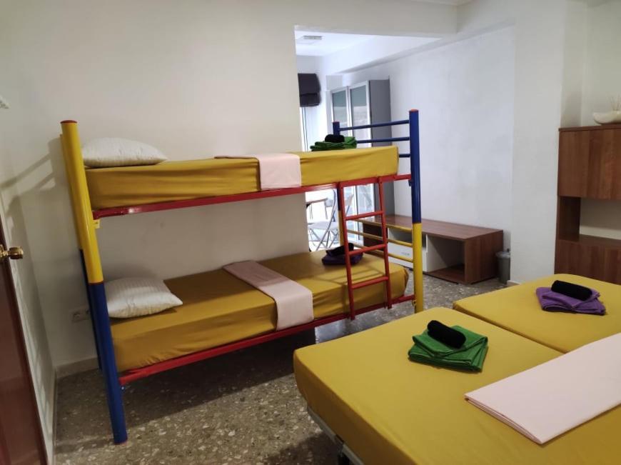 35-4- Комната В Квартире С Раздельными Кроватями И Холодильником Для От 1 До 5 Человек В Центре Аликанте Alicante Exterior photo